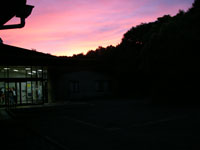 自然学習センターと夕焼け。19:00撮影